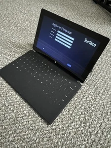 Microsoft Surface RT 64GB - Picture 1 of 3