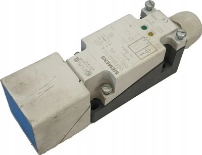 Siemens 3RG4131-6AD00 Inductive PNP NO NC - Image 1 of 4