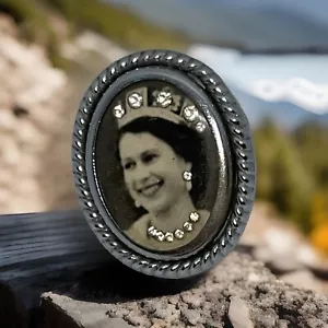 Vintage 1953 Queen Elizabeth II Coronation Souvenir Photo w/ Rhinestones Brooch - Picture 1 of 11