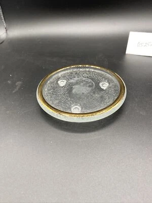 "Candelabro de vidrio con textura transparente de 5"" placa con patas con acento dorado" Foto 1 de 4