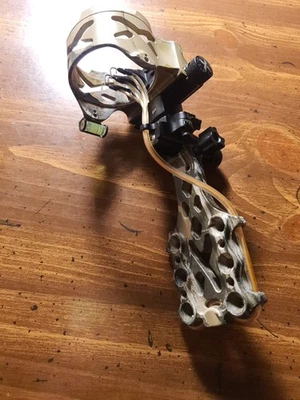 Axt Archery Rogue 5 Pin Camo  Sight - Image 1 of 4