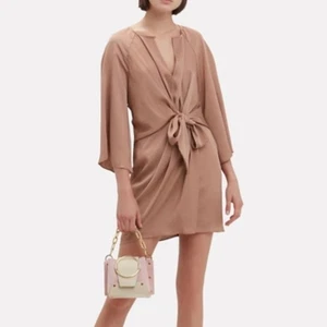SHONA JOY Sawyer Minikleid mit Bindeband vorne - braun mauve - Größe 4 - Bild 1 von 8