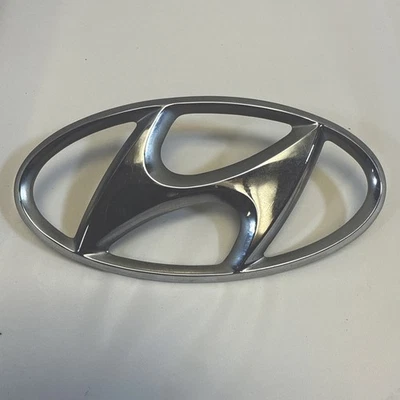 1999 2000 2001 2002 HYUNDAI ACCENT SONATA TIBURON CHROME GRILLE  EMBLEM NEW OEM - Image 1 of 4