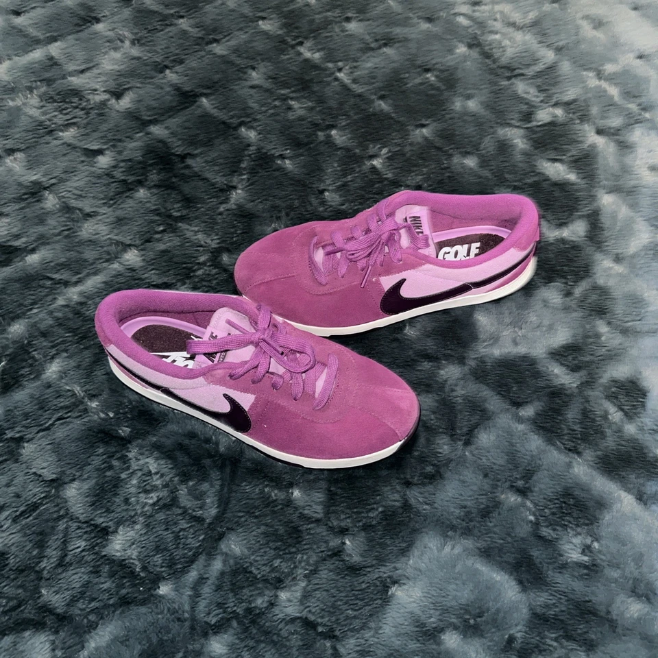 Женские замшевые туфли для гольфа Nike без шипов фиолетово-черные размер 8 - Изображение 1 из 4
