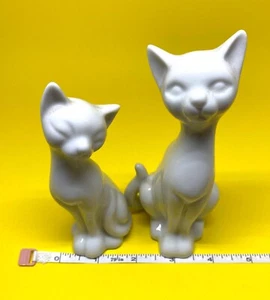 Vintage Set Of Two White Ceramic Kitty Cat Figurines - Picture 1 of 9