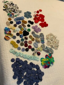 Gran Lote Tela Yoyos Hechos a Mano Colores Surtidos Temas Artesanía Edredones - Imagen 1 de 16