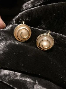 Vintage Thermoset Gold Wired Pink Earrings Studs Screwbacks 60’s - Picture 1 of 4