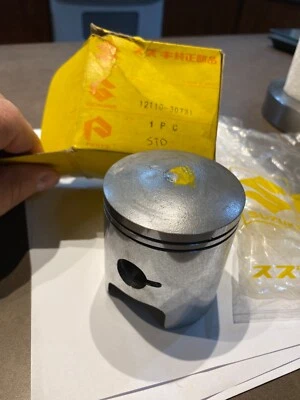 NOS NEW SUZUKI piston STD 12110-30731 1973-1975 champion TM250 - Image 1 of 4