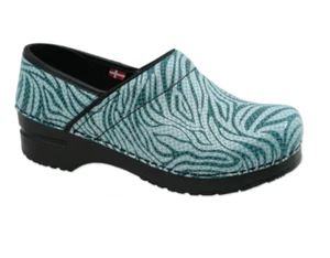 Sanita Women's Burke Closed-Back Clogs - Picture 1 of 2