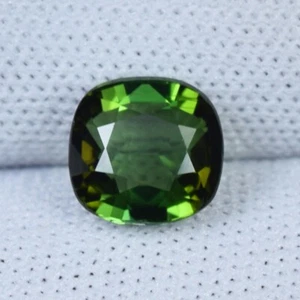 1.57 ct BEST GRADE MOZAMBIQUE GREEN / NATURAL TOURMALINE - Cushion Gems Video !! - Picture 1 of 2