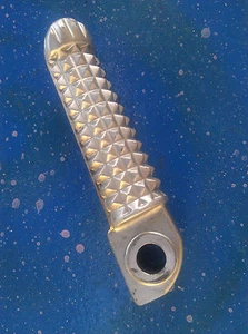 USED OEM YAMAHA YZF R6 (03-09) RIGHT PASSENGER Foot Peg 5SL-27440-00-00 - Picture 1 of 4