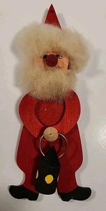 Vintage schwedische rote Holz Weihnachtsmann Figur Volkskunst 5,5" groß mit Laterne Schweden - Bild 1 von 6