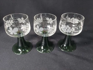 German Roemer Set of (3) Wine Glasses Etched Grape Green Beehive Stem 4.5” - Bild 1 von 8