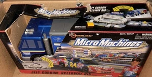 NEW! 1999 Micro Machines Jeff Gordon #24 Speedway Rig Playset New In Box - Picture 1 of 2