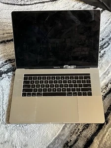 Apple MacBook Pro 15 in 2017 Space Gray/Intel Core i7, 256 GB 16 GB *Parts Only* - Picture 1 of 5