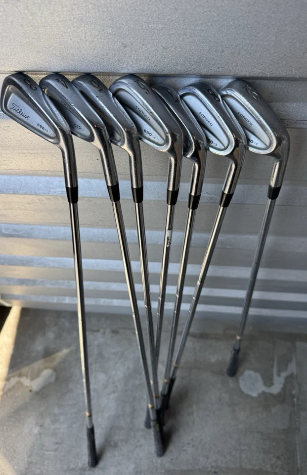 Juego de 7 piezas de hierro Titleist 690.CB FORJADO 3-4-5-6-7-8-9 con True Temper Dynamic Gold Foto 1 de 4