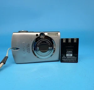 Canon Digital IXUS 700 7.1MP Digital Camera, Silver - Tested - Picture 1 of 11