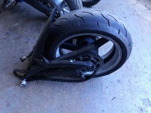 YAMAHA YZF R1 5PW 2002 SWINGARM AND REAR WHEEL - Picture 1 of 7