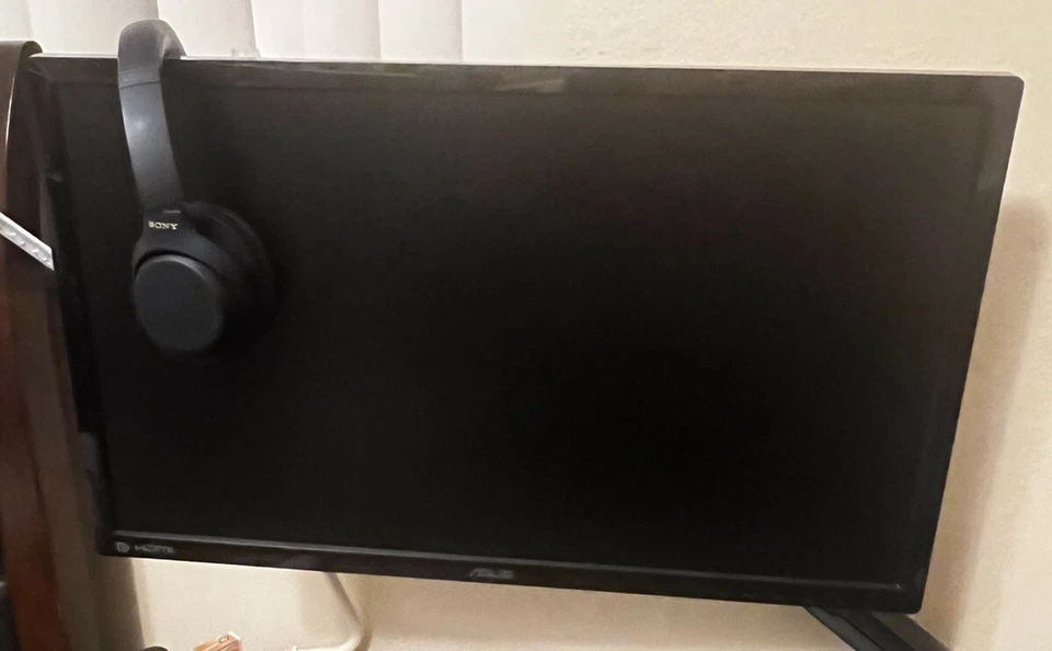 Asus VG248QE 24" 1920 x 1080 144 Hz HDMI , DVI Built-In Speakers LCD Monitor - Image 1 of 1