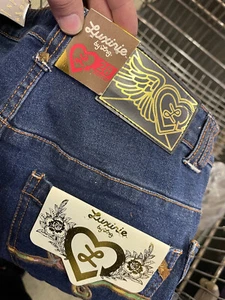 LRG - Luxury New, ladies sizes 32 Women’s - Picture 1 of 7