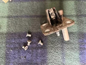 Mercedes-Benz W123 300 Hood Bonnet Catch - Picture 1 of 4