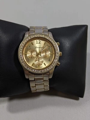 日内瓦白金圆形水晶口音表圈37毫米不锈钢表带手表7英寸 — 第 1/4 张图片