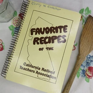 Favorite Recipes of the California Retired Teachers Association Cook Book VTG - Imagen 1 de 10