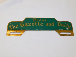 Letrero de hojalata vintage The GAZETTE y PRENSA DIARIA PLACA DE LICENCIA TOPPER York PA - Imagen 1 de 5