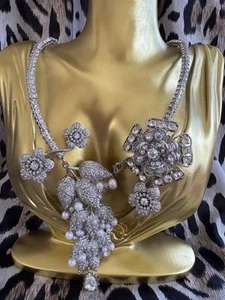 Betsey Johnson Pretty Punk Crystal Clear Flower Pearl Leaf Collar Necklace RARE - Bild 1 von 9