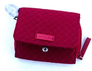 Vera Bradley Iconic RFID Card Case in Cardinal Red. NWT - Picture 1 of 4