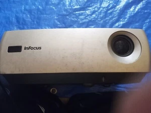 infocus dlp projector 1N26 silver - Picture 1 of 3