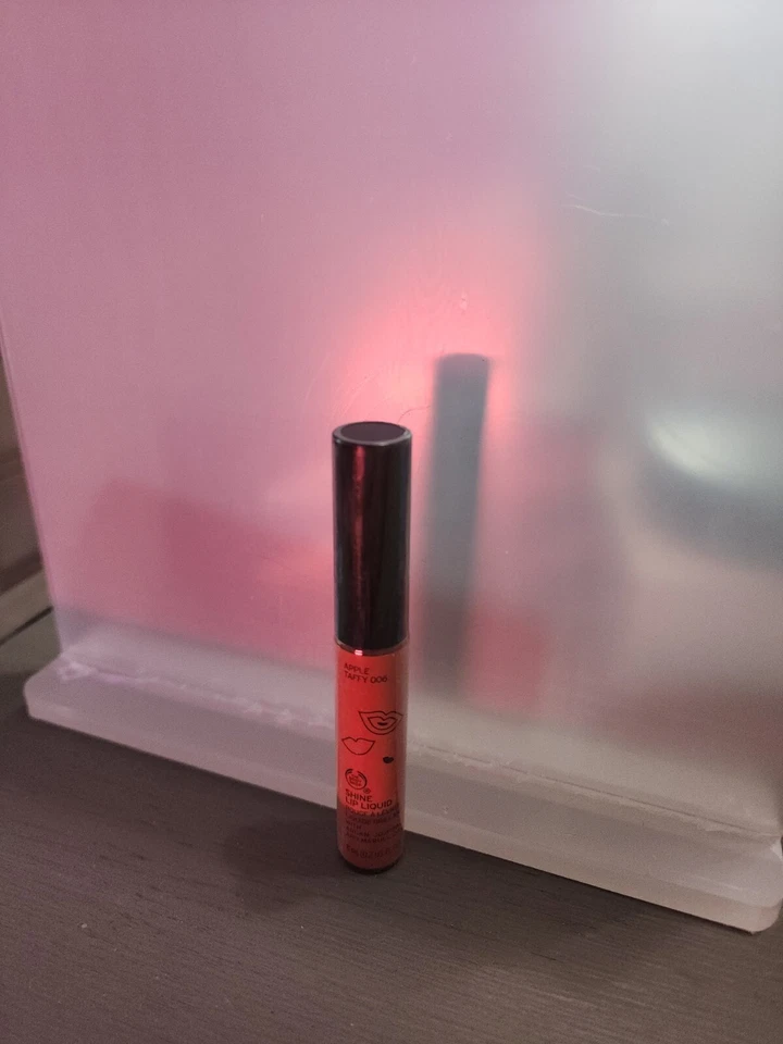 Líquido para labios The Body Shop Shine Apple Taffy 006 Foto 1 de 1