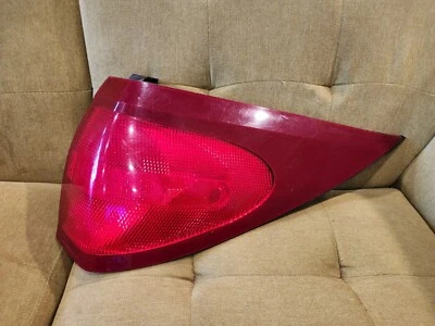 Оригинальный задний фонарь правосторонний для Buick Rendezvous 2002–2003 годов выпуска - Изображение 1 из 4