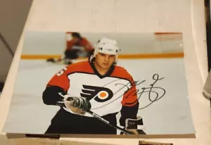 Peter Zezel (deceased) Autographed Philadelphia Flyers 8 x 10 Photo candid w/LOA - Picture 1 of 1