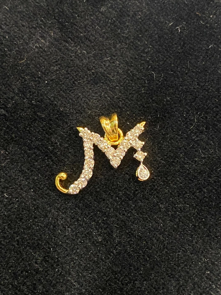 0.50 Cts Round Brilliant Cut Diamonds Unisex Initial "M" Pendant In 585 14K Gold - Image 1 of 4