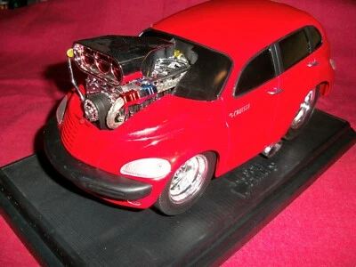 Muscle Machines 2000 00 PT Cruiser 1/18 Scale Diecast - Image 1 of 4