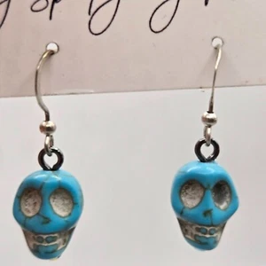 ORECCHINI PENDENTI TESCHIO / TESTA RIMPICCIOLITA - Blu/Turchese / Argento - Foto 1 di 4