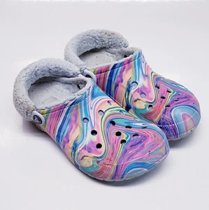 Crocs Clogs Unisex Baya Fuzzy Lined TieDye Pastell Swirl Spacecore Damen 9/Herren 7 - Bild 1 von 10
