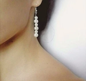 ORECCHINI PERLE D'ACQUA DOLCE BIANCHE CON SFERE IN ARGENTO DIAMANTATO PENDENTI - Foto 1 di 11