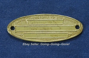ANTIGUA PLACA DE IDENTIFICACIÓN DE LATÓN DE 1900 PARA BAÚLES DE VIAJE DEVOLUCIÓN DE EQUIPAJE POR RECOMPENSA OVALADA - Imagen 1 de 4