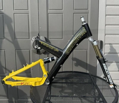 Vintage Carbon Cannondale Super Raven 3000 Frameset 26in Marzocchi Bomber Mx Com - Image 1 of 4