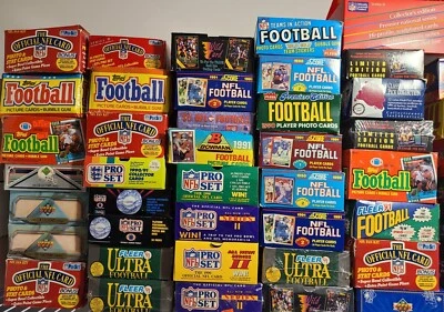 Lote de +50 tarjetas en paquetes de fútbol americano NFL sellados de fábrica Topps Fleer Score ProSet Foto 1 de 2