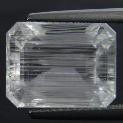 Topacio blanco natural de 11,38 quilates con rutilo corte esmeralda piedra preciosa Brasil Foto 1 de 4