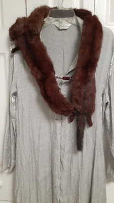 复古 4 水貂毛皮围巾披肩全身皮 50 英寸 TRES CHIC GUC — 第 1/4 张图片