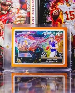 2024 Panini Zenith State of the Art #24 J.J. McCarthy Orange Prizm - Imagen 1 de 2