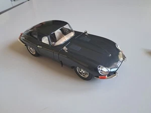 Jaguar E Type Coupe' 1/18 Bburago 1961 - Foto 1 di 5