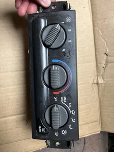 1998-2005 Chevrolet S-10 Blazer Climate Control Panel. - Picture 1 of 2