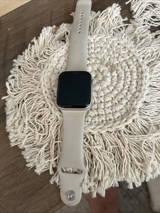Apple Watch SE 2nd Generation 44 Mm - Zdjęcie 1 z 4