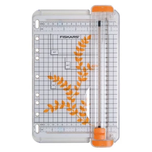 Fiskars Paper Trimmer - Portable - Surecut� - A5/22cm - Picture 1 of 1
