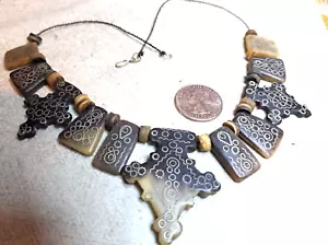 COLLAR AMULETO HUESO YAK TALLADO 11 SÍMBOLOS AUSPICIOSOS HECHOS A MANO TIBETANO - Imagen 1 de 14